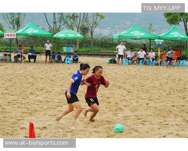 沙滩足球用球的选择与使用技巧全面解析助你提升比赛表现 沙滩足球用球的选择与使用技巧全面解析助你提升比赛表现