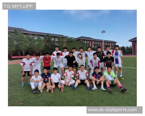 科学训练足球技巧与体能提升的有效方法探讨