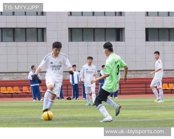 省实验足球队奋勇拼搏展现青春风采助力校园体育文化发展 省实验足球队奋勇拼搏展现青春风采助力校园体育文化发展