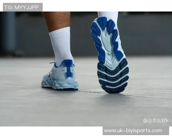 美津浓足球鞋Wave系列全新发布助力球场表现提升的完美选择