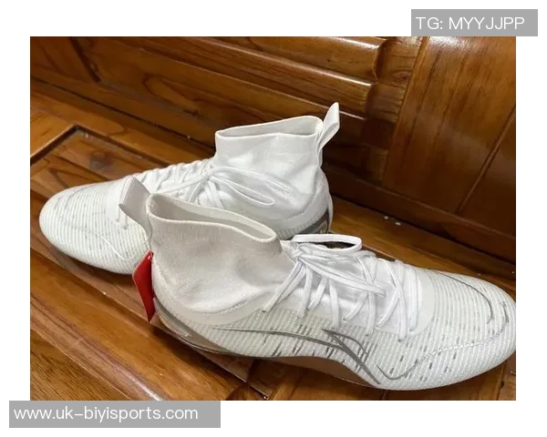 适合各类场地的宽105足球鞋助你轻松提升球技与舒适度